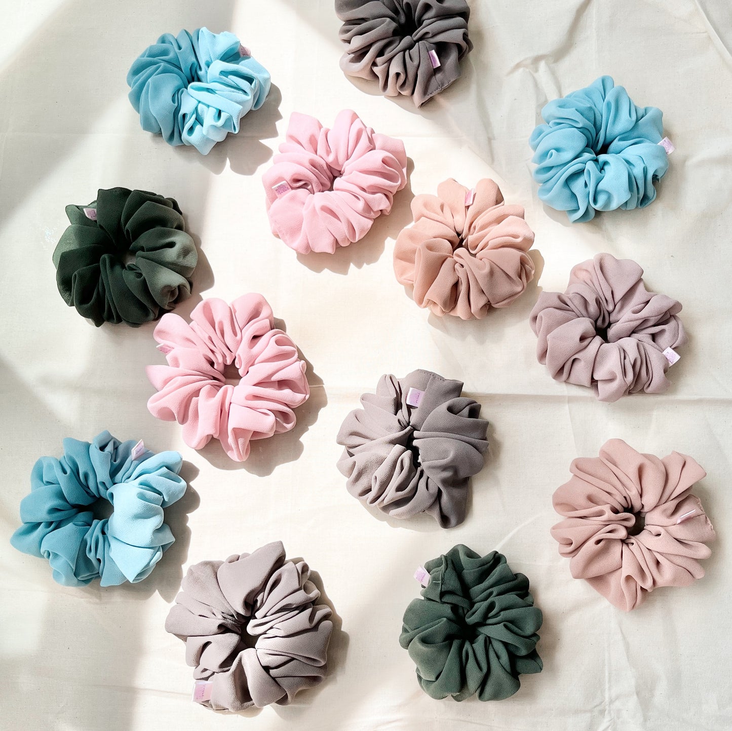 Chiffon Scrunchie Set in Chelsea Grey